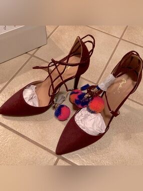 NIB Modcloth Burgundy Lace-Up Pointed Toe Heels with Pom Poms Size 8.5